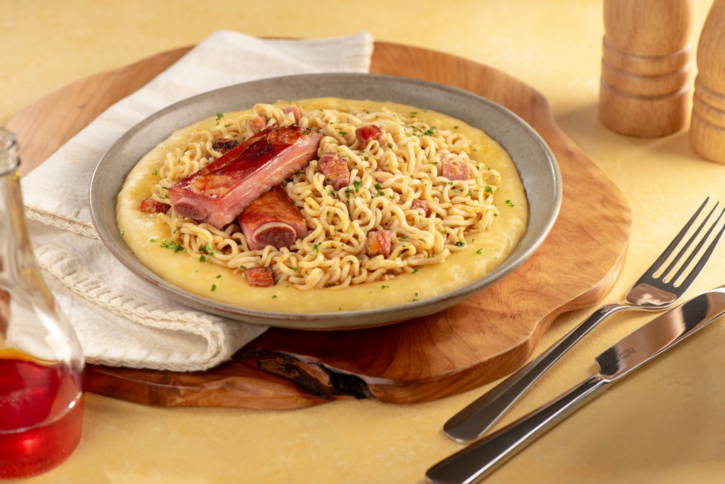 NISSIN ensina releitura prática de clássico da culinária brasileira usando o lámen como&nbsp;base